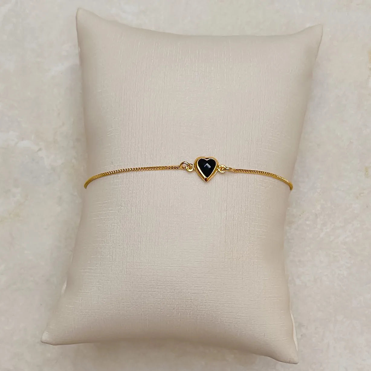 Pulseira Coração Zircônia Solitário Preto no Banho de Ouro 18k