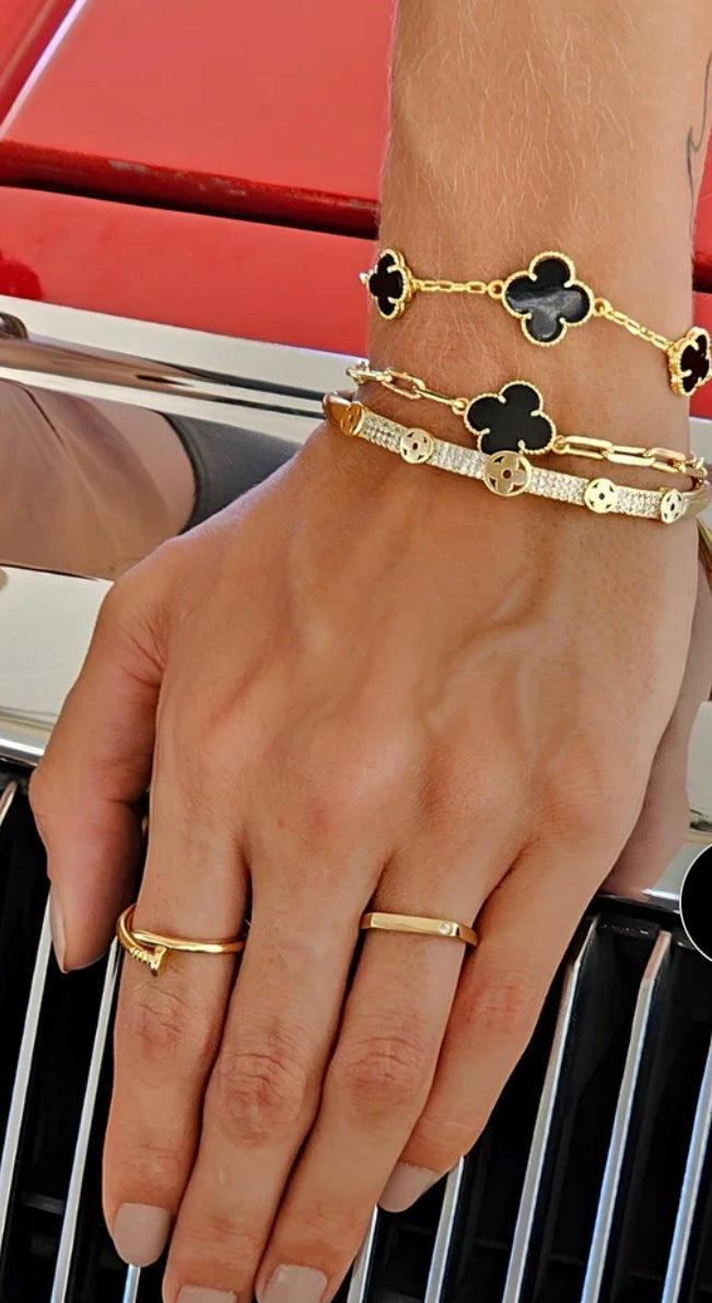 Pulseira Trevo Ônix Banho de Ouro