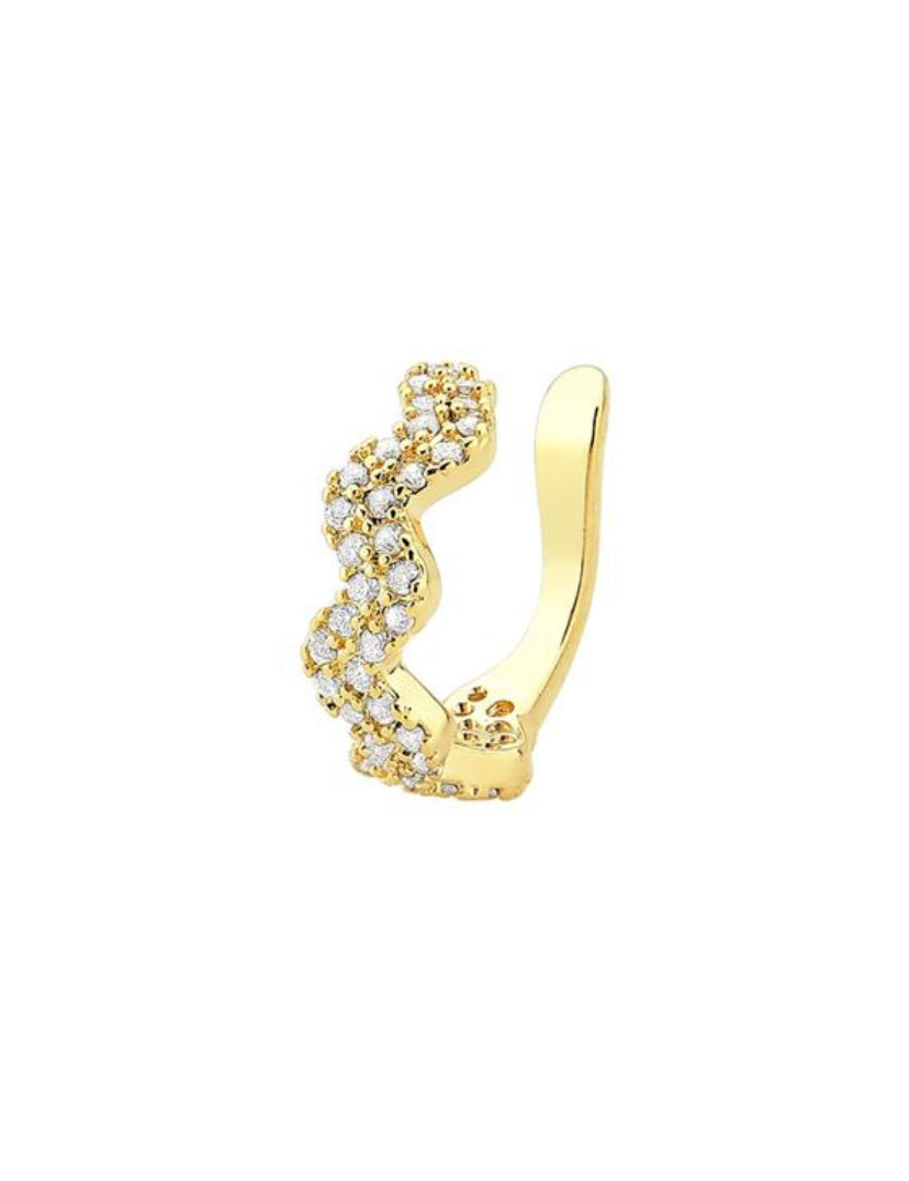 Piercing Fake Ondulado Cravejado no Banho de Ouro