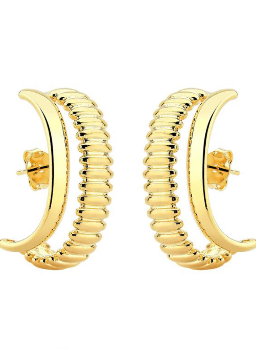 Brinco Ear Hook Liso no Banho de Ouro