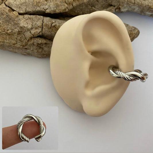 Brinco Piercing Fake Trançado no Banho de Ródio Branco