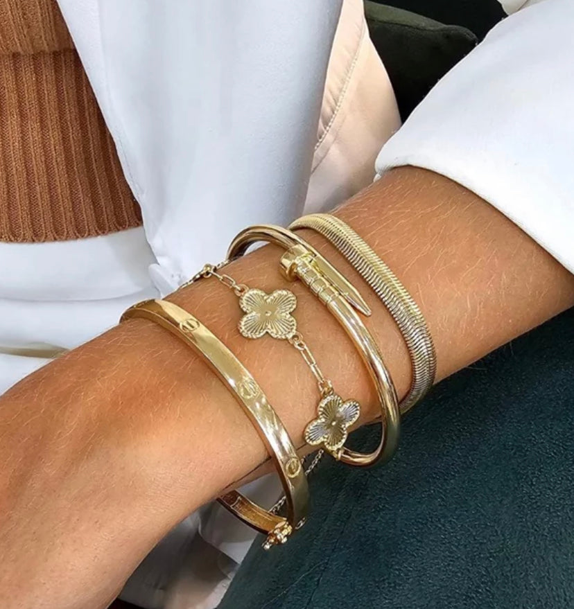 Pulseira Trevo Banho de Ouro