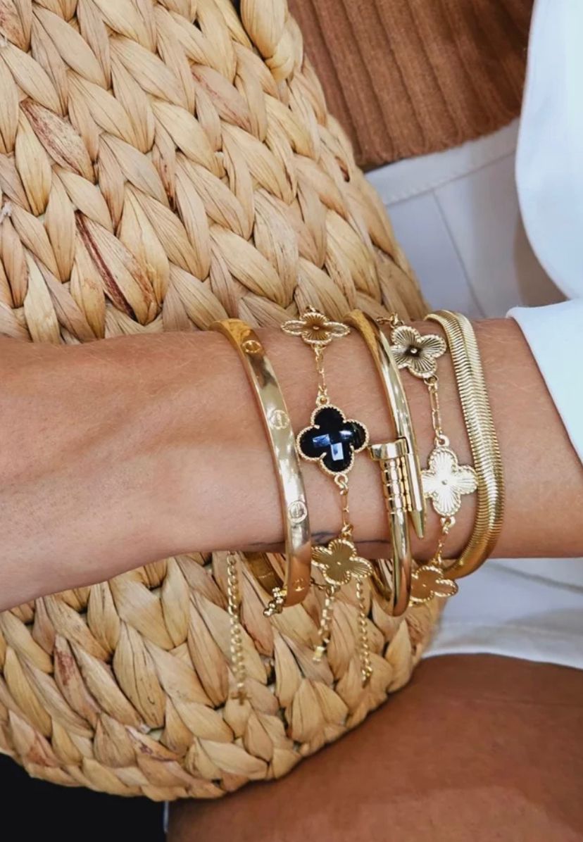 Pulseira de Trevo no Ouro e Pedra Ônix