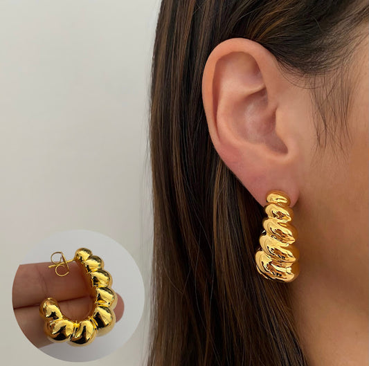 Brinco Banhado a Ouro 18k - Meia Argola Croissant